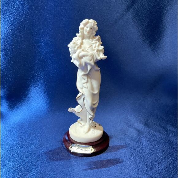 White Giuseppe Armani Mother and Child Small Sculpture - Picture 1 of 10